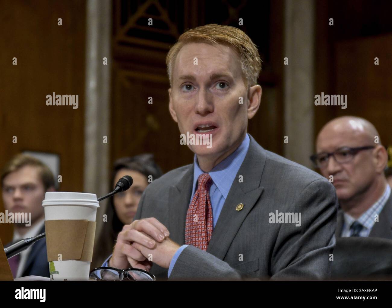 18. Januar 2017: Washington, District of Columbia, U.. S - Senator James Lankford (R-OK) am Zeugentisch während der Bestätigungsverhandlungen für Scott Pruitt als Administrator der EPA. (Kreditbild: © Mark Reinstein via ZUMA Wire) Stockfoto