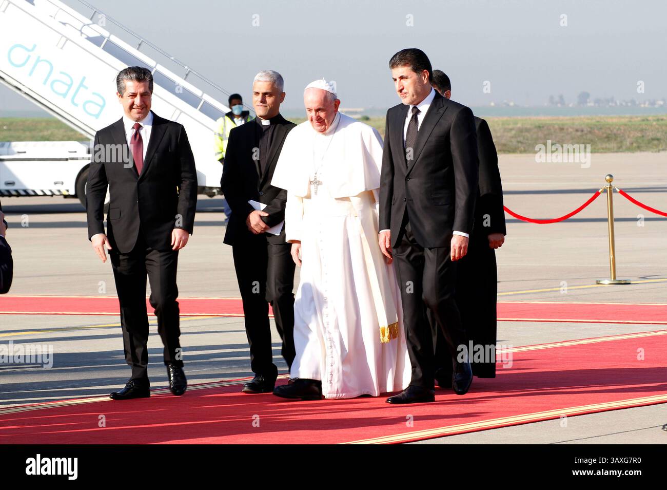 Masrur Barzani / Masrour Barzani (Premierminister Autonome Region Kurdistan), Papst Franziskus und Nidschirfan Barzani / Nechirvan Barzani (Präsident Autonome Region Kurdistan) beim Besuch von Papst Franziskus in der Autonomen Region Kurdistan im Nordirak. Erbil, 07.03.2021 Stockfoto