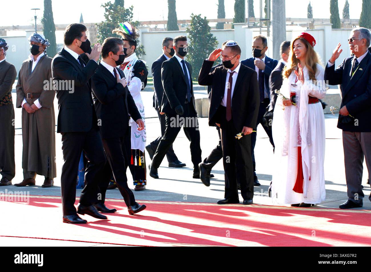 Nidschirfan Barzani / Nechirvan Barzani (Präsident Autonome Region Kurdistan) und Masrur Barzani / Masrour Barzani (Premierminister Autonome Region Kurdistan) beim Besuch von Papst Franziskus in der Autonomen Region Kurdistan im Nordirak. Erbil, 07.03.2021 Stockfoto