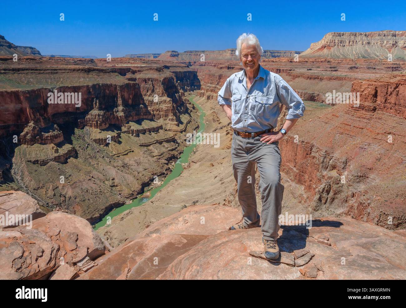 Selbstporträt von Johannes Lämmer oberhalb des Bereichs Fischschwanz Stromschnellen des Colorado River im Grand Canyon National Park, arizona Stockfoto