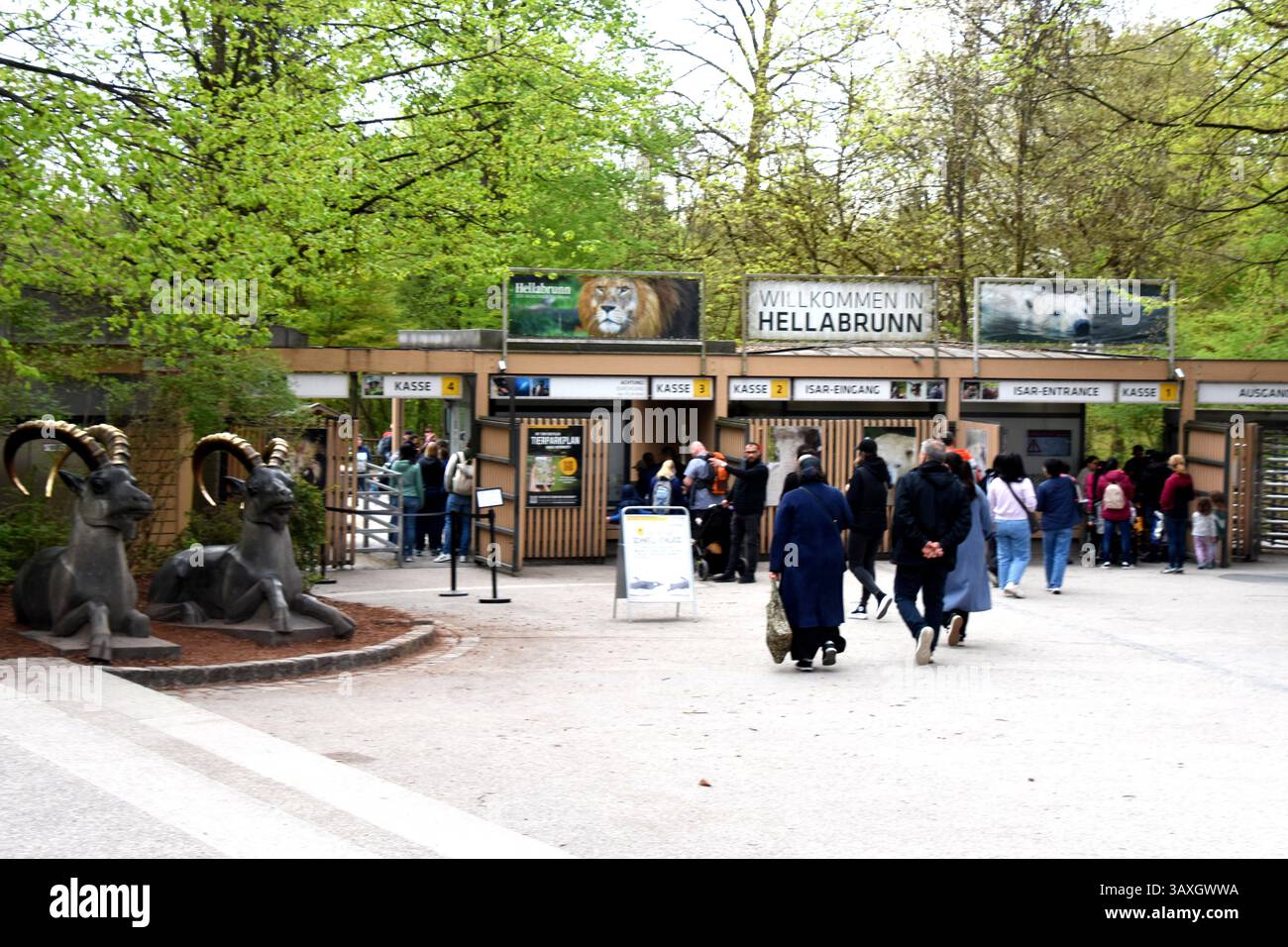 München 21.04.25 Thalkirchen - Tierpark Hellabrunn Eingang München *** München 21 04 25 Thalkirchen Zoo Hellabrunn Eingang München Stockfoto