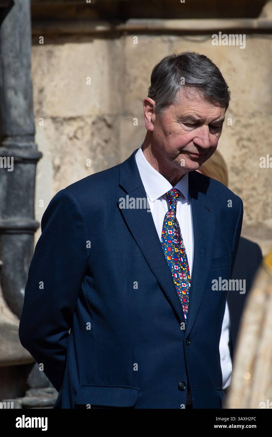 Windsor, Großbritannien. April 2025. Vizeadmiral Sir Timothy Laurence vor der St. George's Chapel auf Windsor Castle vor dem Gottesdienst am Ostersonntag. Kredit: Maureen McLean/Alamy Stockfoto