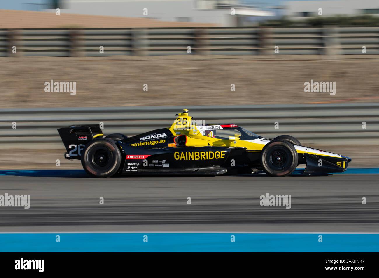 Der Fahrer DER NTT INDYCAR-SERIE, COLTON HERTA (26) (USA) aus Valencia, KALIFORNIEN, fährt während des Thermal Club INDYCAR Grand Prix im Thermal Club in Thermal CA durch die Kurven. Stockfoto