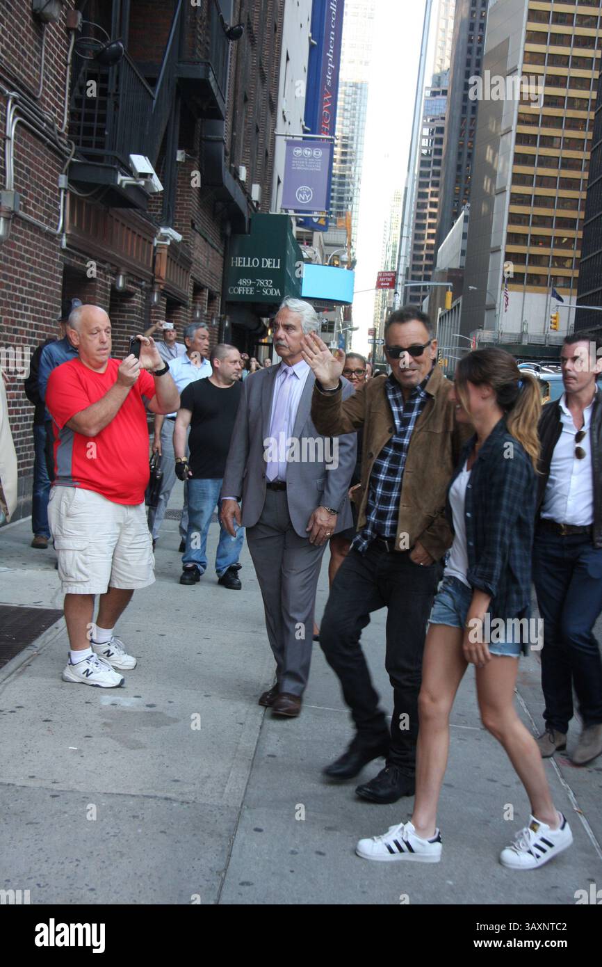 22. September 2016 – New York, New York, USA – Bruce Springsteen mit seiner Tochter Jessica Springsteen bei der CBS Late Show mit Stephen Colbert am Donnerstag, 22. September 2016 in New York. 2016 (Credit Image: © William ReganGlobe Photos via ZUMA Wire) Stockfoto