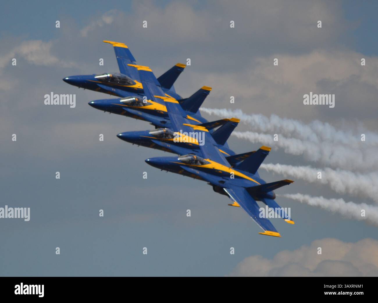 Blue Angels, Demonstrationsteam der US Navy, schleppender Rauch Stockfoto