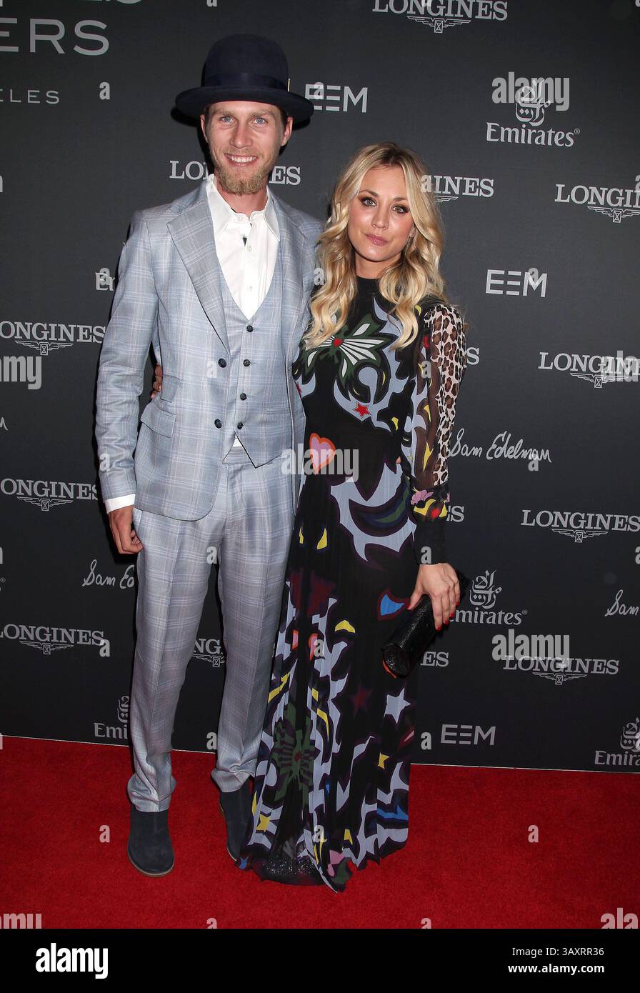 29. September 2016 - Long Beach, CA, Vereinigte Staaten von Amerika - 29. September 2016 - Long Beach, Kalifornien - Kaley Cuoco und Freund Karl Cook. Longines Master Los Angeles Gala statt im Long Beach Convention Center. Bildnachweis: Russ Elliot/AdMedia (Kredit-Bild: © Russ Elliot/AdMedia über ZUMA Draht) Stockfoto