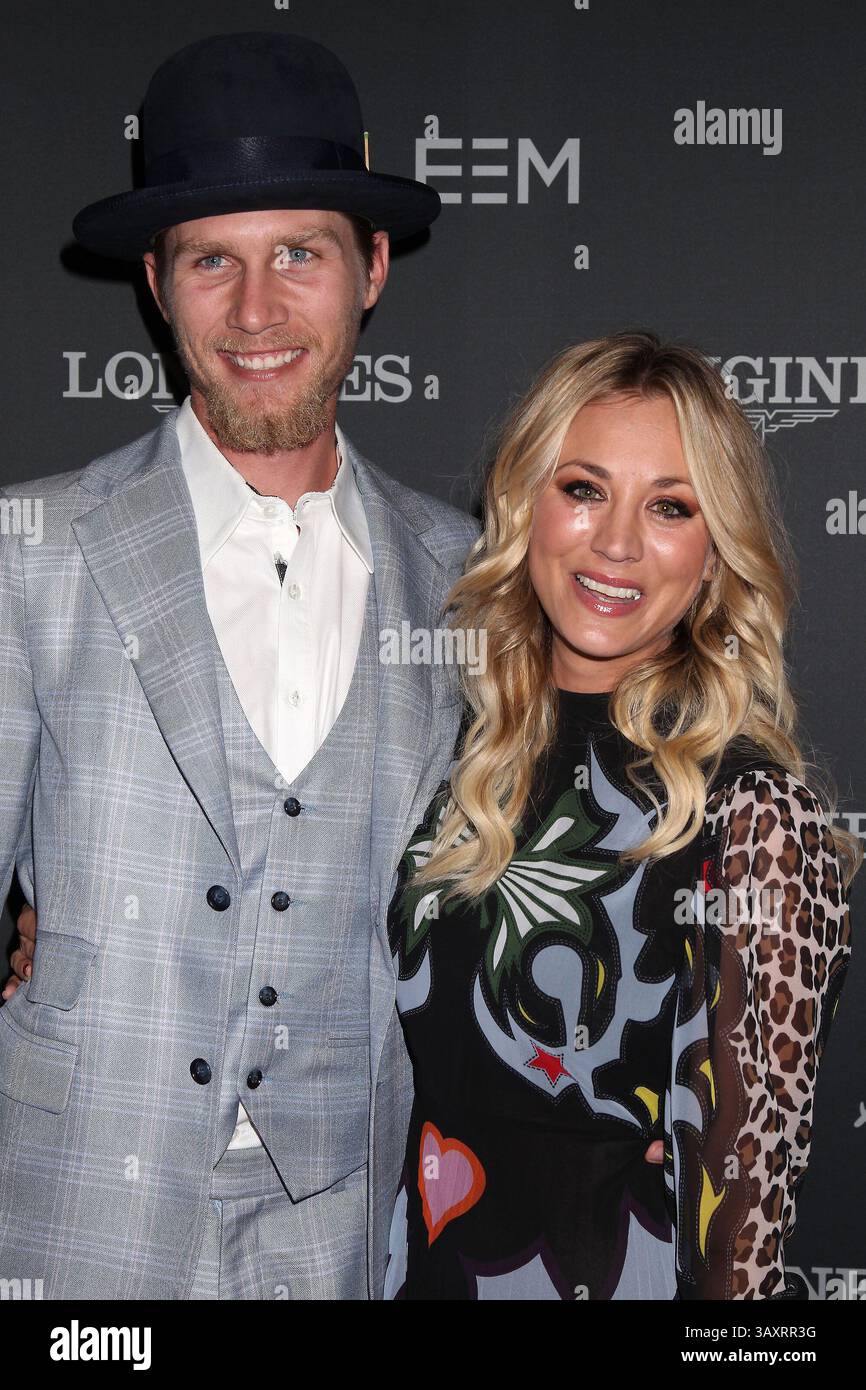 29. September 2016 - Long Beach, CA, Vereinigte Staaten von Amerika - 29. September 2016 - Long Beach, Kalifornien - Kaley Cuoco und Freund Karl Cook. Longines Master Los Angeles Gala statt im Long Beach Convention Center. Bildnachweis: Russ Elliot/AdMedia (Kredit-Bild: © Russ Elliot/AdMedia über ZUMA Draht) Stockfoto