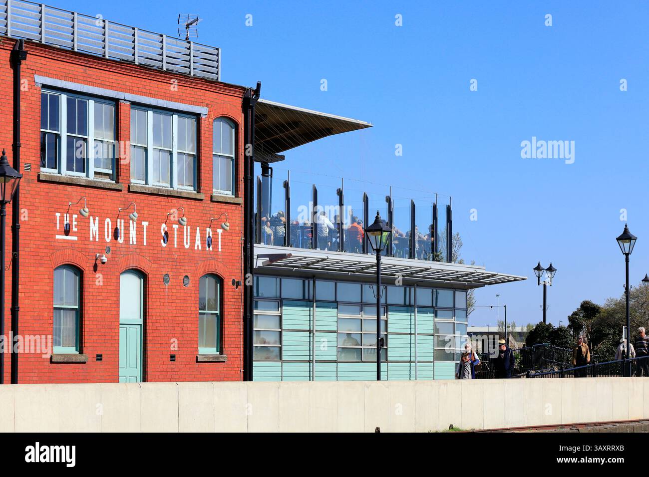 The Mount Stuart Wetherspoon Public House and Restaurant, Cardiff, South Wales, Großbritannien. Vom April 2025 im Frühjahr Stockfoto