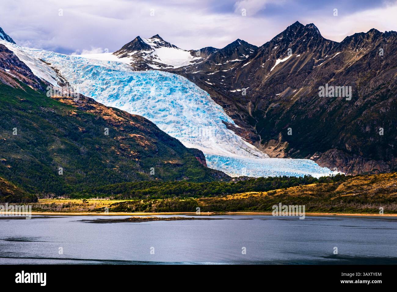 Der Holanda-Gletscher ist der östlichste Gletscher im nordwestlichen Arm des Beagle-Kanals. Sie befindet sich in Alberto de Agostini NP in Tierra del Fuego, Chile. Stockfoto