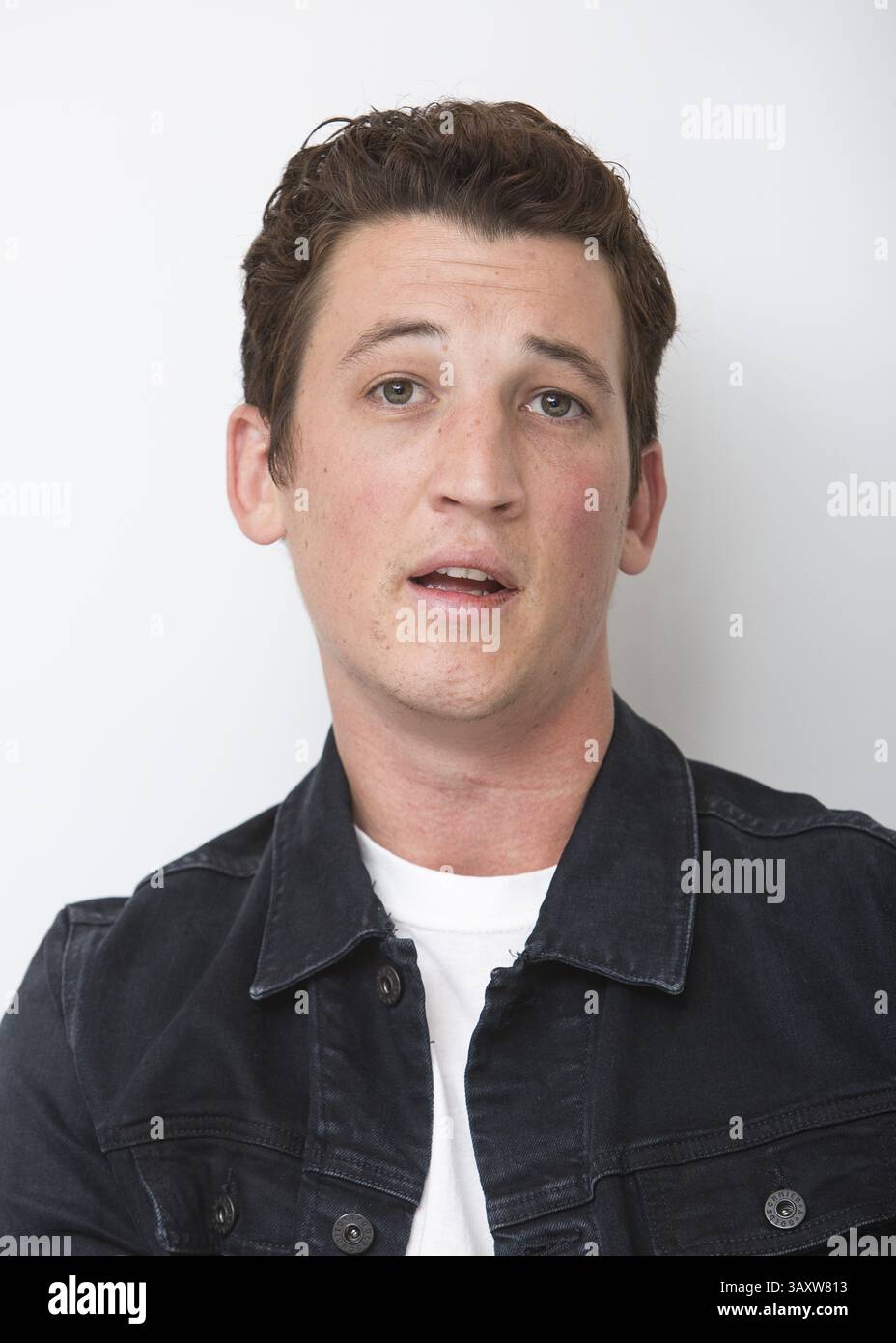 29. Oktober 2016 - Hollywood, Kalifornien, USA - MILES TELLER wirbt für den Film „Bleed for This“. Miles Alexander Teller (* 20. Februar 1987) ist ein US-amerikanischer Schauspieler. Geboren in Pennsylvania und Alumnus der Tisch School of Arts der NYU, trat er in mehreren Kurzfilmen und Fernsehfilmen auf, bevor er 2010 sein Spielfilmdebüt in Rabbit Hole gab. Er hatte Nebenrollen in Footloose (2011) und Project X (2012), bevor er für seine führende Rolle als Sutter Keely in The Spectacular Now (2013), für die er mit dem Sonderpreis der Jury des Sundance Film Festival ausgezeichnet wurde, kritisch gelobt wurde Stockfoto