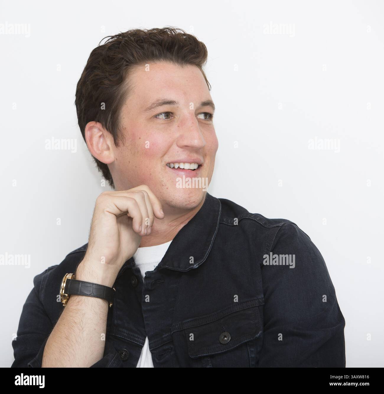 29. Oktober 2016 - Hollywood, Kalifornien, USA - MILES TELLER wirbt für den Film „Bleed for This“. Miles Alexander Teller (* 20. Februar 1987) ist ein US-amerikanischer Schauspieler. Geboren in Pennsylvania und Alumnus der Tisch School of Arts der NYU, trat er in mehreren Kurzfilmen und Fernsehfilmen auf, bevor er 2010 sein Spielfilmdebüt in Rabbit Hole gab. Er hatte Nebenrollen in Footloose (2011) und Project X (2012), bevor er für seine führende Rolle als Sutter Keely in The Spectacular Now (2013), für die er mit dem Sonderpreis der Jury des Sundance Film Festival ausgezeichnet wurde, kritisch gelobt wurde Stockfoto