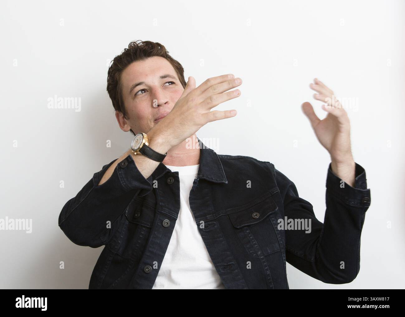 29. Oktober 2016 - Hollywood, Kalifornien, USA - MILES TELLER wirbt für den Film „Bleed for This“. Miles Alexander Teller (* 20. Februar 1987) ist ein US-amerikanischer Schauspieler. Geboren in Pennsylvania und Alumnus der Tisch School of Arts der NYU, trat er in mehreren Kurzfilmen und Fernsehfilmen auf, bevor er 2010 sein Spielfilmdebüt in Rabbit Hole gab. Er hatte Nebenrollen in Footloose (2011) und Project X (2012), bevor er für seine führende Rolle als Sutter Keely in The Spectacular Now (2013), für die er mit dem Sonderpreis der Jury des Sundance Film Festival ausgezeichnet wurde, kritisch gelobt wurde Stockfoto