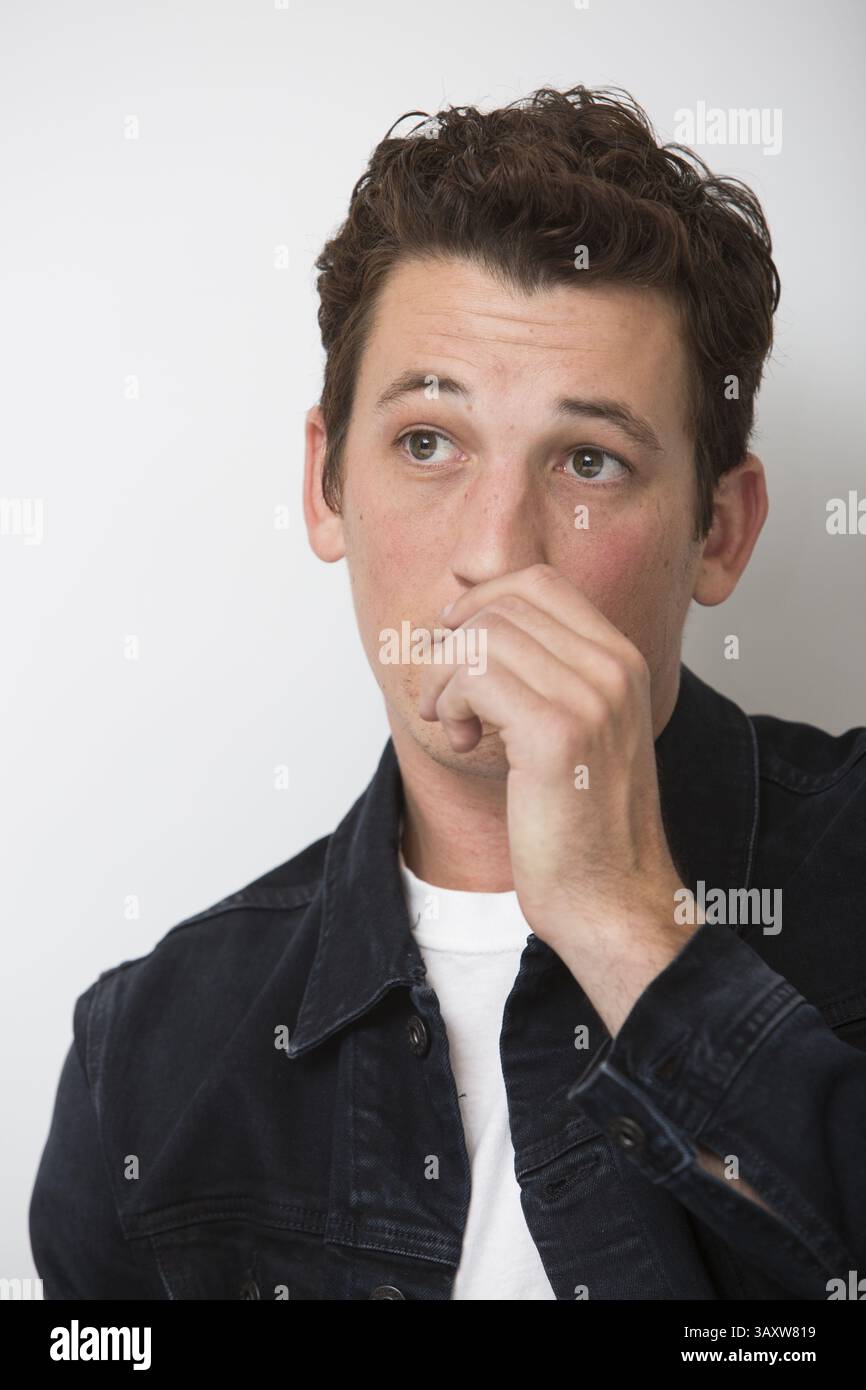 29. Oktober 2016 - Hollywood, Kalifornien, USA - MILES TELLER wirbt für den Film „Bleed for This“. Miles Alexander Teller (* 20. Februar 1987) ist ein US-amerikanischer Schauspieler. Geboren in Pennsylvania und Alumnus der Tisch School of Arts der NYU, trat er in mehreren Kurzfilmen und Fernsehfilmen auf, bevor er 2010 sein Spielfilmdebüt in Rabbit Hole gab. Er hatte Nebenrollen in Footloose (2011) und Project X (2012), bevor er für seine führende Rolle als Sutter Keely in The Spectacular Now (2013), für die er mit dem Sonderpreis der Jury des Sundance Film Festival ausgezeichnet wurde, kritisch gelobt wurde Stockfoto