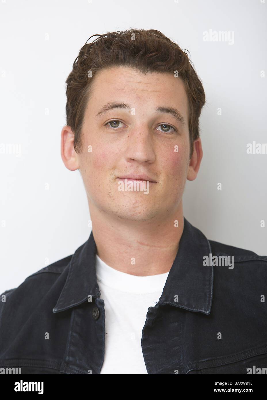 29. Oktober 2016 - Hollywood, Kalifornien, USA - MILES TELLER wirbt für den Film „Bleed for This“. Miles Alexander Teller (* 20. Februar 1987) ist ein US-amerikanischer Schauspieler. Geboren in Pennsylvania und Alumnus der Tisch School of Arts der NYU, trat er in mehreren Kurzfilmen und Fernsehfilmen auf, bevor er 2010 sein Spielfilmdebüt in Rabbit Hole gab. Er hatte Nebenrollen in Footloose (2011) und Project X (2012), bevor er für seine führende Rolle als Sutter Keely in The Spectacular Now (2013), für die er mit dem Sonderpreis der Jury des Sundance Film Festival ausgezeichnet wurde, kritisch gelobt wurde Stockfoto