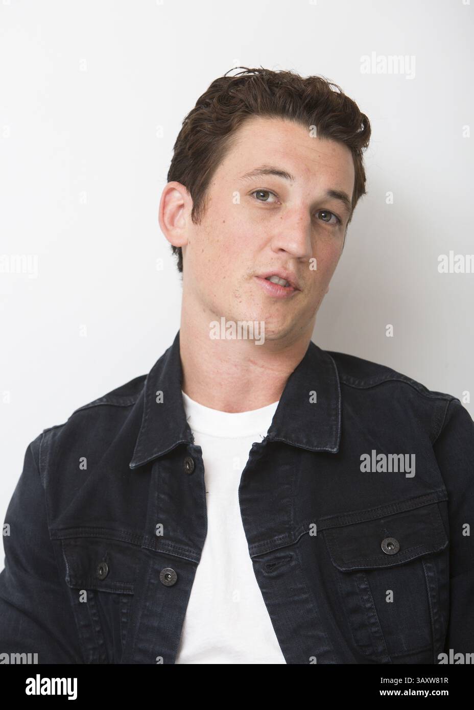 29. Oktober 2016 - Hollywood, Kalifornien, USA - MILES TELLER wirbt für den Film „Bleed for This“. Miles Alexander Teller (* 20. Februar 1987) ist ein US-amerikanischer Schauspieler. Geboren in Pennsylvania und Alumnus der Tisch School of Arts der NYU, trat er in mehreren Kurzfilmen und Fernsehfilmen auf, bevor er 2010 sein Spielfilmdebüt in Rabbit Hole gab. Er hatte Nebenrollen in Footloose (2011) und Project X (2012), bevor er für seine führende Rolle als Sutter Keely in The Spectacular Now (2013), für die er mit dem Sonderpreis der Jury des Sundance Film Festival ausgezeichnet wurde, kritisch gelobt wurde Stockfoto