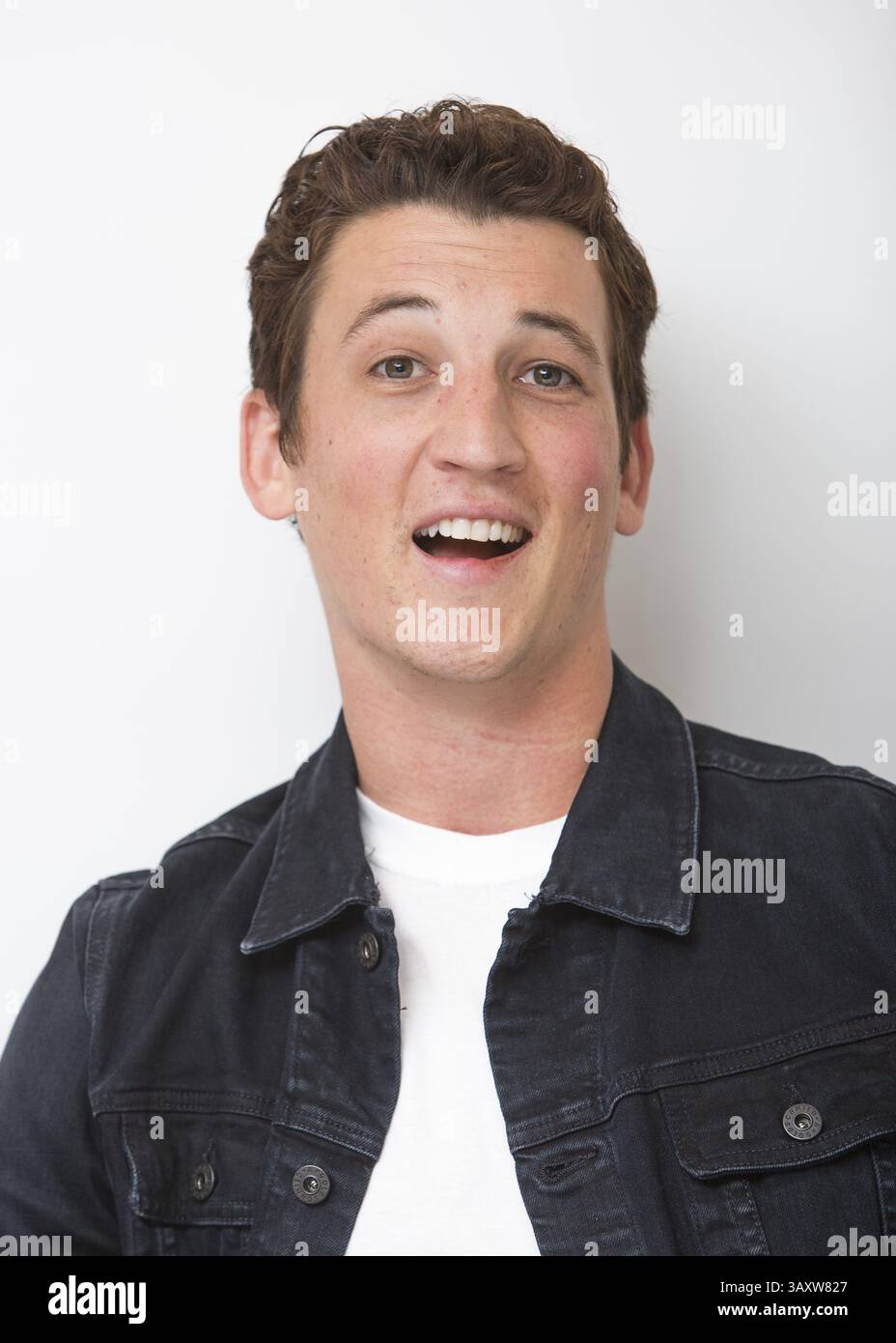 29. Oktober 2016 - Hollywood, Kalifornien, USA - MILES TELLER wirbt für den Film „Bleed for This“. Miles Alexander Teller (* 20. Februar 1987) ist ein US-amerikanischer Schauspieler. Geboren in Pennsylvania und Alumnus der Tisch School of Arts der NYU, trat er in mehreren Kurzfilmen und Fernsehfilmen auf, bevor er 2010 sein Spielfilmdebüt in Rabbit Hole gab. Er hatte Nebenrollen in Footloose (2011) und Project X (2012), bevor er für seine führende Rolle als Sutter Keely in The Spectacular Now (2013), für die er mit dem Sonderpreis der Jury des Sundance Film Festival ausgezeichnet wurde, kritisch gelobt wurde Stockfoto