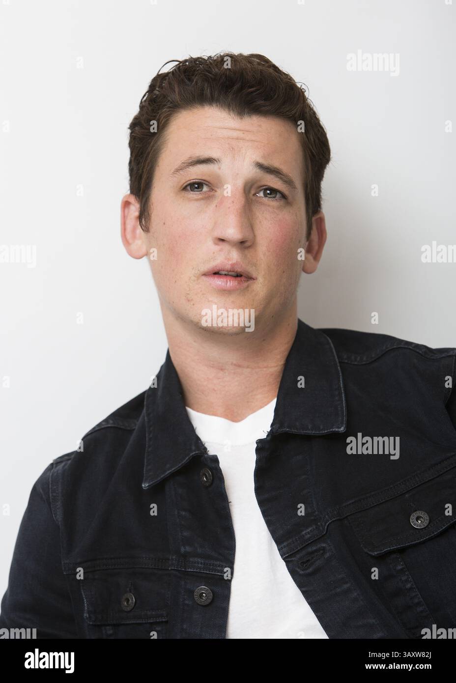 29. Oktober 2016 - Hollywood, Kalifornien, USA - MILES TELLER wirbt für den Film „Bleed for This“. Miles Alexander Teller (* 20. Februar 1987) ist ein US-amerikanischer Schauspieler. Geboren in Pennsylvania und Alumnus der Tisch School of Arts der NYU, trat er in mehreren Kurzfilmen und Fernsehfilmen auf, bevor er 2010 sein Spielfilmdebüt in Rabbit Hole gab. Er hatte Nebenrollen in Footloose (2011) und Project X (2012), bevor er für seine führende Rolle als Sutter Keely in The Spectacular Now (2013), für die er mit dem Sonderpreis der Jury des Sundance Film Festival ausgezeichnet wurde, kritisch gelobt wurde Stockfoto