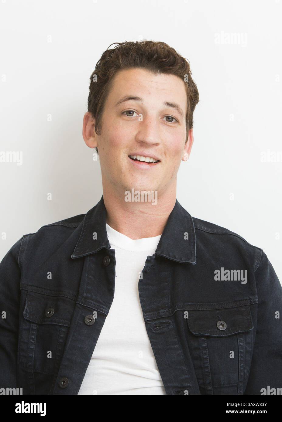 29. Oktober 2016 - Hollywood, Kalifornien, USA - MILES TELLER wirbt für den Film „Bleed for This“. Miles Alexander Teller (* 20. Februar 1987) ist ein US-amerikanischer Schauspieler. Geboren in Pennsylvania und Alumnus der Tisch School of Arts der NYU, trat er in mehreren Kurzfilmen und Fernsehfilmen auf, bevor er 2010 sein Spielfilmdebüt in Rabbit Hole gab. Er hatte Nebenrollen in Footloose (2011) und Project X (2012), bevor er für seine führende Rolle als Sutter Keely in The Spectacular Now (2013), für die er mit dem Sonderpreis der Jury des Sundance Film Festival ausgezeichnet wurde, kritisch gelobt wurde Stockfoto