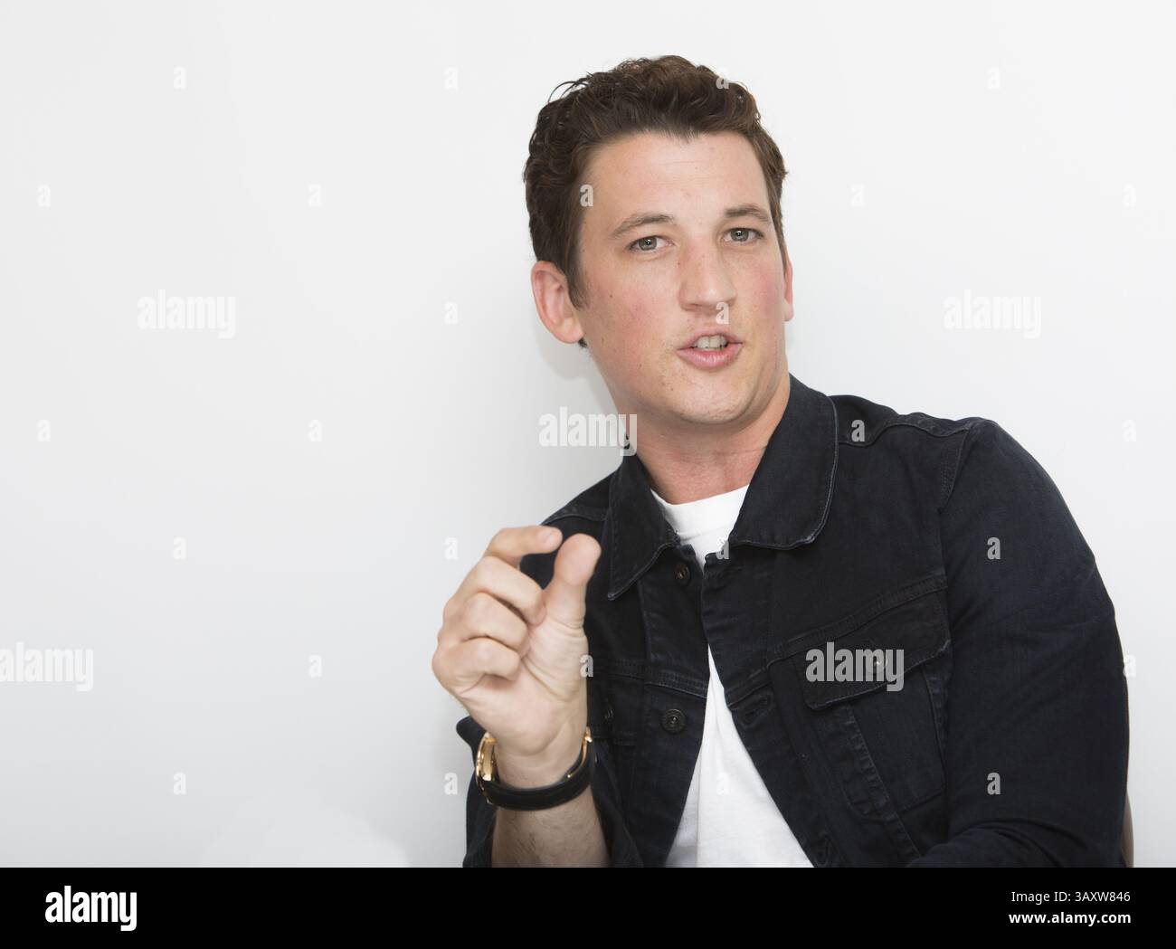29. Oktober 2016 - Hollywood, Kalifornien, USA - MILES TELLER wirbt für den Film „Bleed for This“. Miles Alexander Teller (* 20. Februar 1987) ist ein US-amerikanischer Schauspieler. Geboren in Pennsylvania und Alumnus der Tisch School of Arts der NYU, trat er in mehreren Kurzfilmen und Fernsehfilmen auf, bevor er 2010 sein Spielfilmdebüt in Rabbit Hole gab. Er hatte Nebenrollen in Footloose (2011) und Project X (2012), bevor er für seine führende Rolle als Sutter Keely in The Spectacular Now (2013), für die er mit dem Sonderpreis der Jury des Sundance Film Festival ausgezeichnet wurde, kritisch gelobt wurde Stockfoto