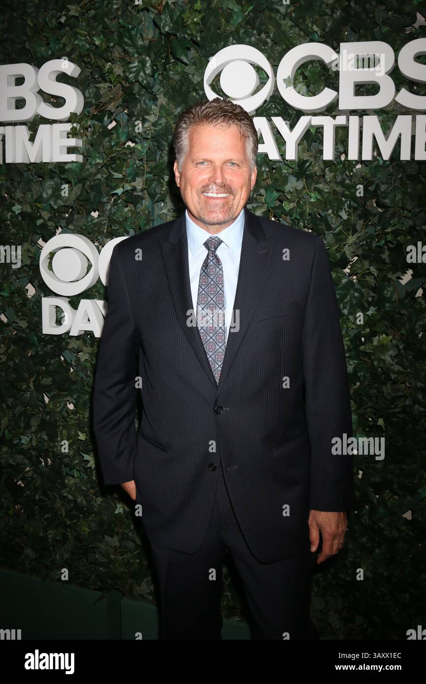 10. Oktober 2016 - Beverly Hills, CA, USA - LOS ANGELES - 10. Oktober: Robert Newman auf der CBS Daytime #1 for 30 Years Ausstellungsempfang im Paley Center for Media am 10. Oktober 2016 in Beverly Hills, CA (Credit Image: © Kathy Hutchins/Newscom Via ZUMA Press) Stockfoto