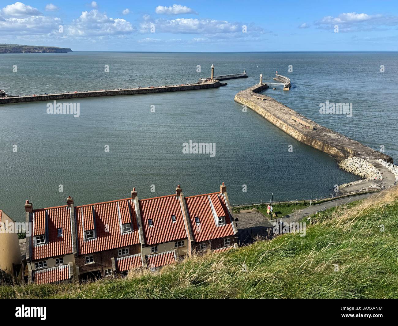 West und East Piers in Whitby Stockfoto