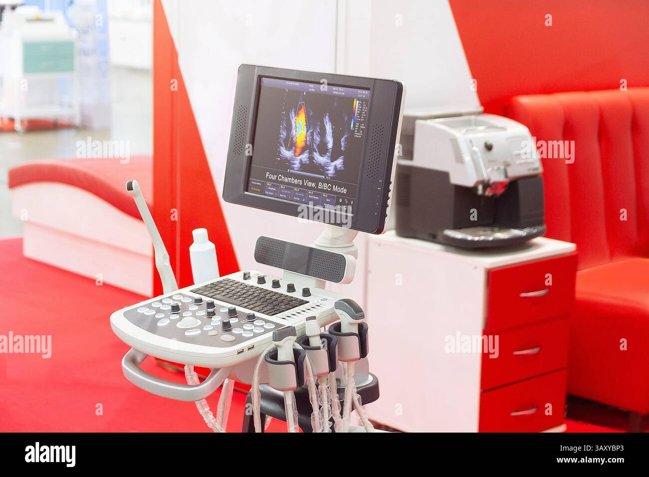 Medizinischer Ultraschallscanner in der Ausstellungshalle. Medizin Stockfoto
