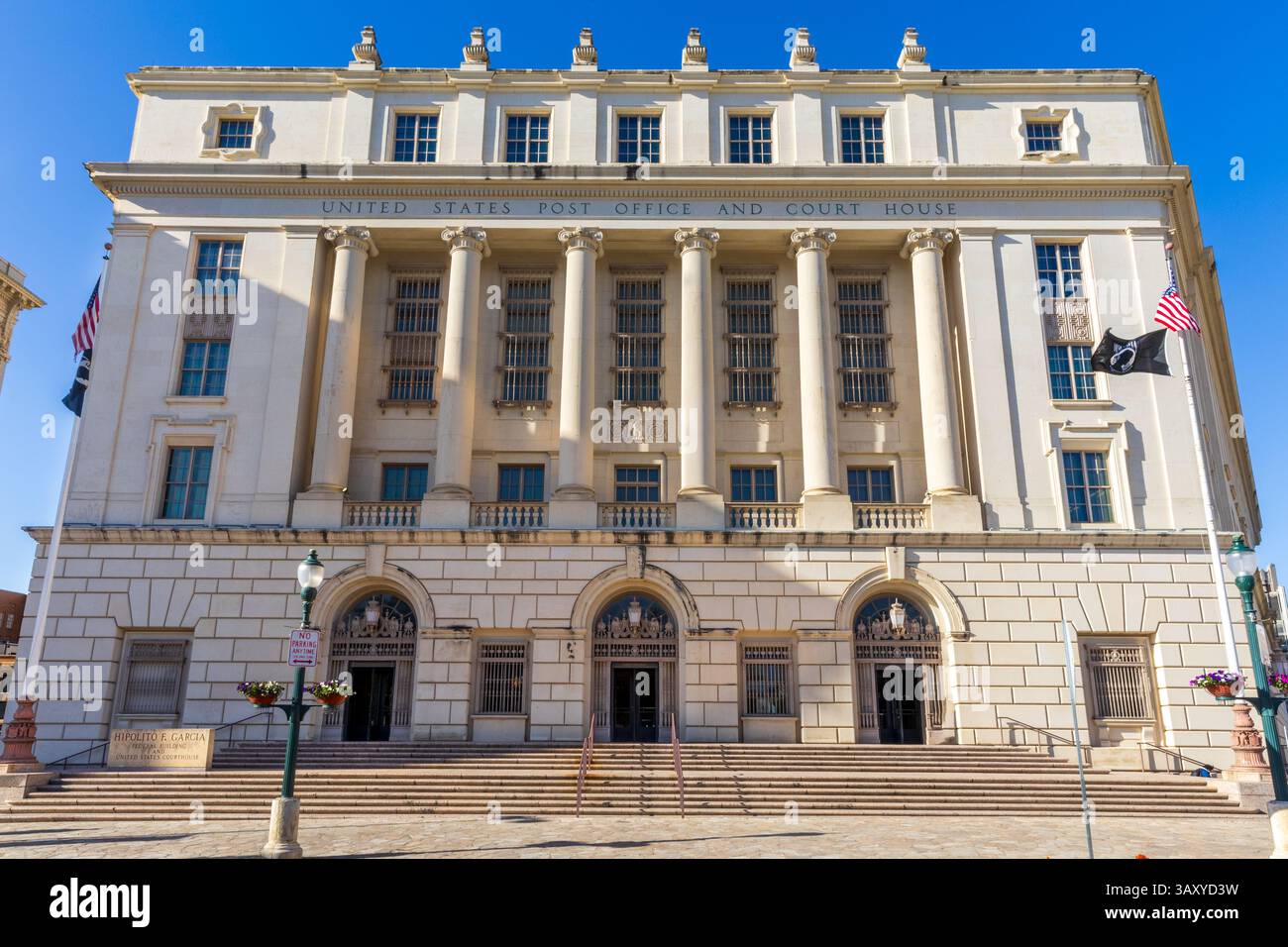 San Antonio, Texas - 6. April 2025: Hipolito F. Garcia Federal Building und United States Courthouse Stockfoto