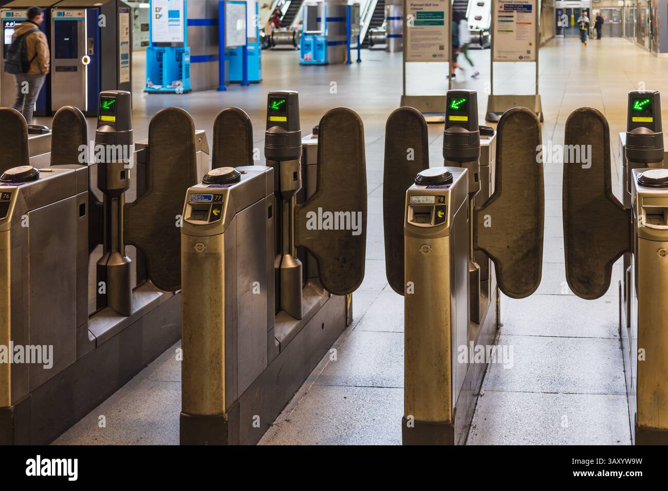London Underground Ticket Barrieren und Drehkreuze. London, Vereinigtes Königreich, 17. Februar 2024 Stockfoto