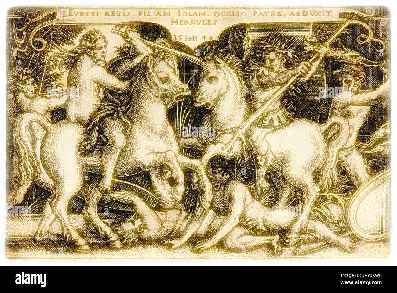 Eine dynamische Szene, die eine mythologische Schlacht darstellt, in der Heldenfiguren zu Pferd aufeinander treffen, Speere und Schilde schwingen. Eine Figur steht entschlossen und führt einen Wagen, der von majestätischen Pferden gezogen wird, während andere sich in heftigen Kämpfen unter ihnen befinden. Die Komposition vermittelt ein Gefühl von Bewegung und Spannung, umgeben von komplizierten Details, die eine große, epische Erzählung evozieren., Hans Sebald Beham, Deutsch, 1500-1550, Hercules Rapping Jole, 1544, Gravur in schwarzer Tinte auf Blatt gedruckt, das an allen Ecken an der Pappe befestigt ist, Blatt (mit einer Plattenmarke versehen): 5,1 x 7,9 cm (2 x 3 1/8 Zoll), Klassische Kunst mit einem Moder Stockfoto Eine dynamische Szene, die eine mythologische Schlacht darstellt, in der Heldenfiguren zu Pferd aufeinander treffen, Speere und Schilde schwingen. Eine Figur steht entschlossen und führt einen Wagen, der von majestätischen Pferden gezogen wird, während andere sich in heftigen Kämpfen unter ihnen befinden. Die Komposition vermittelt ein Gefühl von Bewegung und Spannung, umgeben von komplizierten Details, die eine große, epische Erzählung evozieren., Hans Sebald Beham, Deutsch, 1500-1550, Hercules Rapping Jole, 1544, Gravur in schwarzer Tinte auf Blatt gedruckt, das an allen Ecken an der Pappe befestigt ist, Blatt (mit einer Plattenmarke versehen): 5,1 x 7,9 cm (2 x 3 1/8 Zoll), Klassische Kunst mit einem Moder Stockfoto