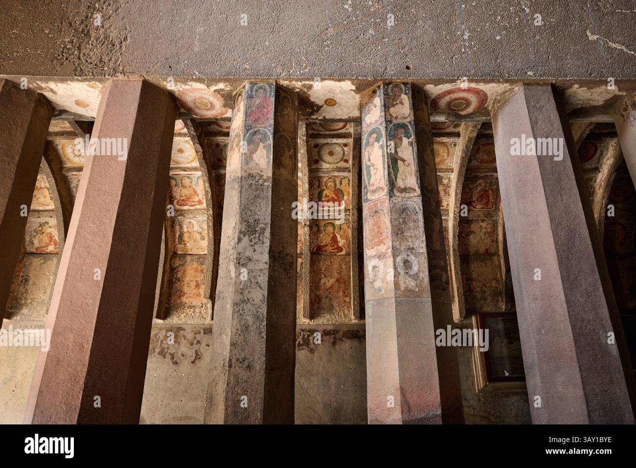 Ajanta-Höhlen, Innenaufnahme von Höhle Nr. 10, Aurangabad, Indien, Asien Stockfoto