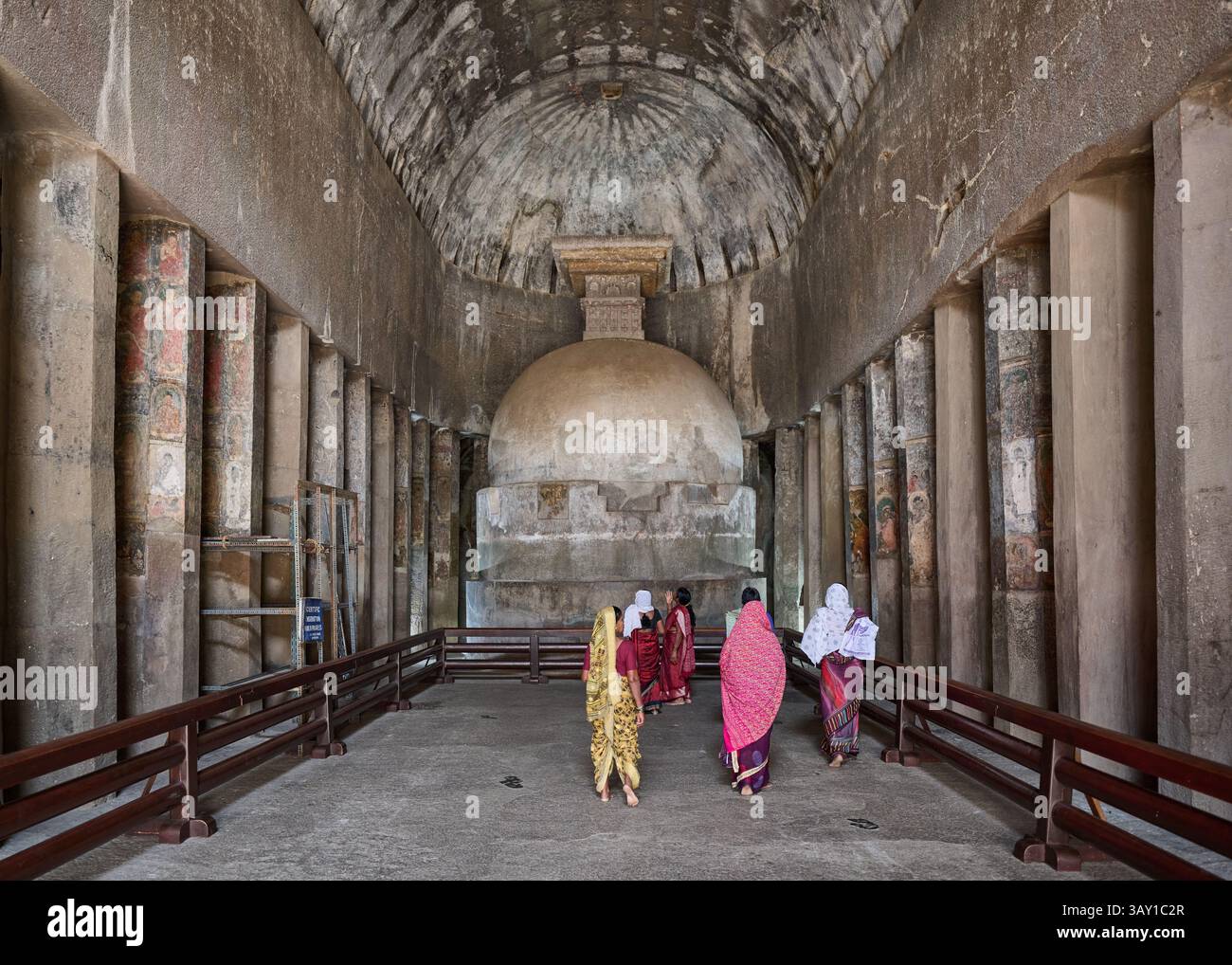 Ajanta-Höhlen, Innenaufnahme von Höhle Nr. 10, Aurangabad, Indien, Asien Stockfoto