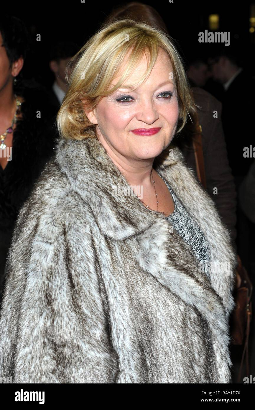 Maria Friedman am Eröffnungsabend und der Uraufführung von „Stephen Ward“ im Aldwych Theatre, Aldwych in London - 19. Dezember 2013 Stockfoto