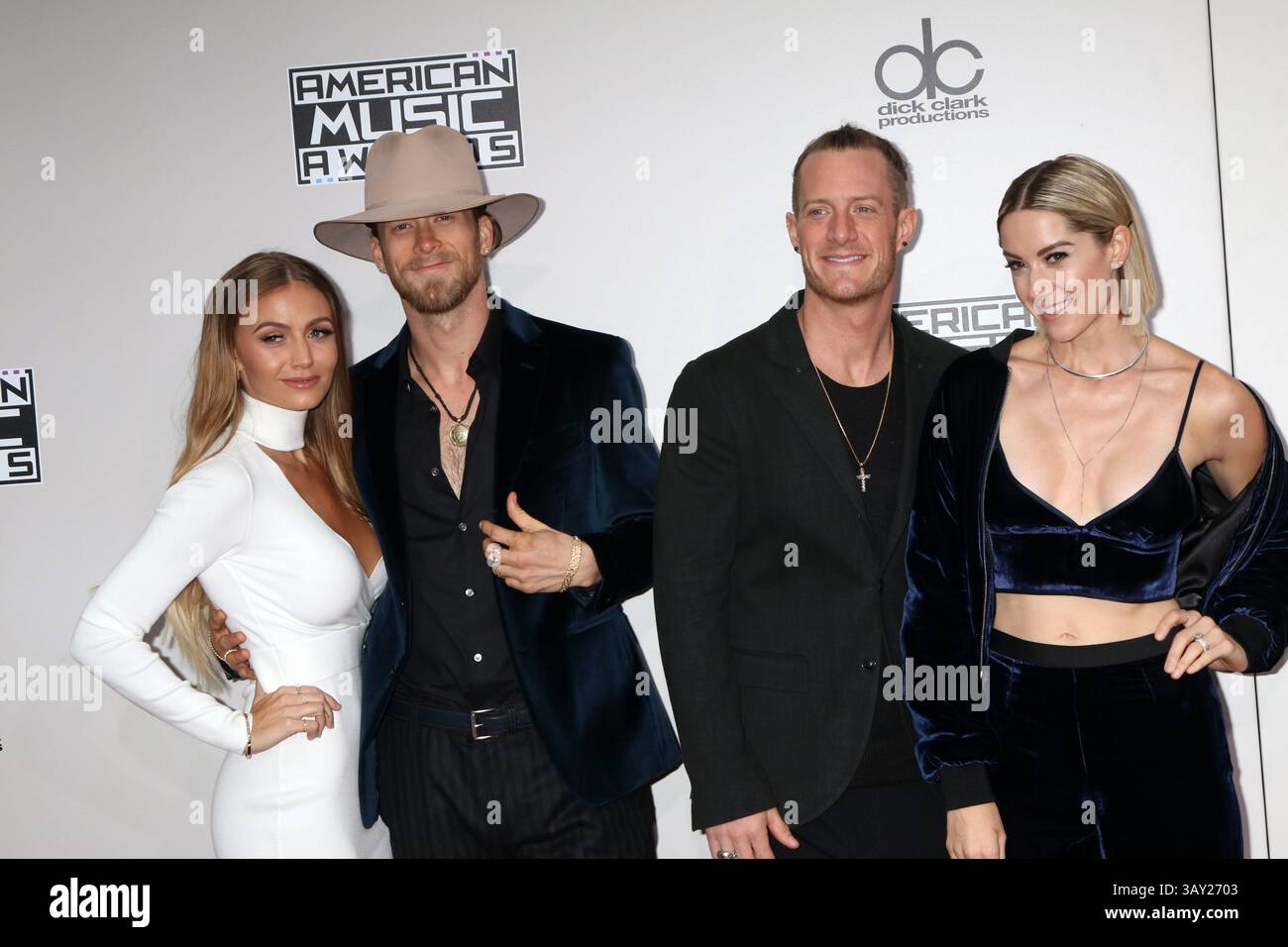 November 2016 – Los Angeles, CA, USA – LOS ANGELES – 20. November: Hayley Stommel Hubbard, Tyler Hubbard, Brian Kelley, Brittney Marie Cole Kelley bei den American Music Awards 2016 im Microsoft Theater am 20. November 2016 in Los Angeles, CA (Credit Image: © Kathy Hutchins/Newscom via ZUMA Press) Stockfoto