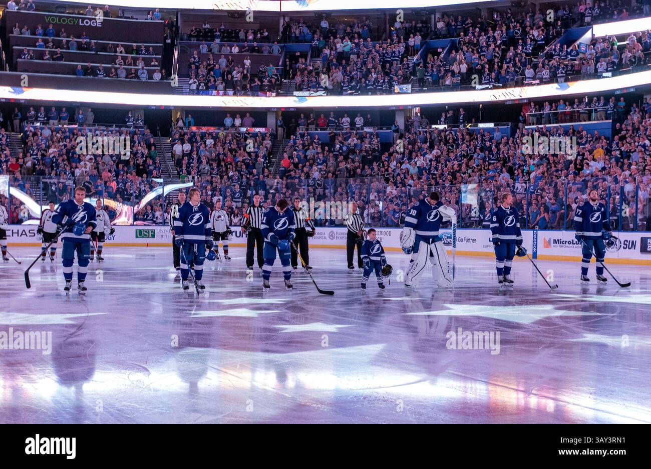 20. Oktober 2016: Tampa Bay Lightning Center Valtteri Filppula (51), Tampa Bay Lightning Center Vladislav Namestnikov (90), Tampa Bay Lightning Center Brayden Point (21), Tampa Bay Lightning Torie Ben Bishop (30), Tampa Bay Lightning Defenseman Anton Stralman (6) und Tampa Bay Lightning Defenseman Victor Hedman (77) während des Tampa Bay Lightning Arranche in der Tampa Bay vor dem Spiel in der Tampalie Aanche in der Tampa Bay, Tampalie Aanche, vor der Tampa Bay, Tampa Bay, Tampalie und Tampalie. Del Mecum/CSM(Kreditbild: &Copy; Del Mecum/CSM via ZUMA Wire) Stockfoto