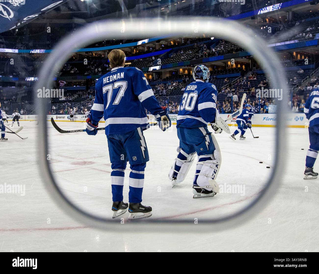 20. Oktober 2016: Tampa Bay Lightning Verteidiger Victor Hedman (77) und Tampa Bay Lightning Torwart Ben Bishop (30) vor dem Spiel zwischen den Colorado Avalanche und den Tampa Bay Lightning in der Amalie Arena in Tampa, Florida. Del Mecum/CSM(Kreditbild: &Copy; Del Mecum/CSM via ZUMA Wire) Stockfoto