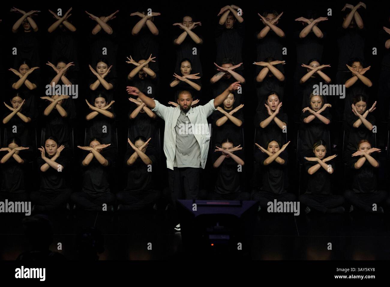 Performers take part in a Volkswagen Group media night ahead of the Auto Show in Shanghai, Tuesday, April 22, 2025. (AP Photo/Ng Han Guan) Stockfoto