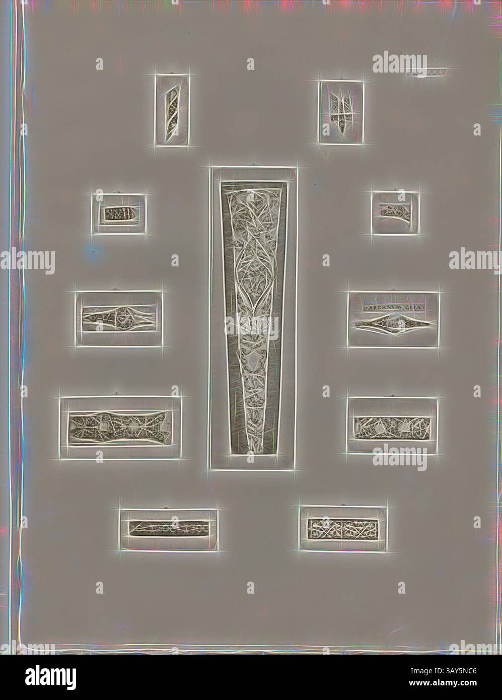 Eine Sammlung aufwendig gestalteter Artefakte, die symmetrisch angeordnet sind, mit verschiedenen geometrischen Mustern und Texturen, mit einem langen Stück in der Mitte, umgeben von kleineren, verzierten Objekten. Schmuck, Skizzen von Broschen, Armbändern und anderen dekorativen Elementen, PL. XXXV, an S. XLIII, Holbein, Hans (dess.); Boussod, Valadon & Cie (Hrsg.), Eduard His: Dessins d’ornements de Hans Holbein: fac-simile en photogravure. Paris: Boussod, Valadon & Cie, Editeurs, 1886, Klassische Kunst mit modernem Touch, neu gestaltet von Artotop Stockfoto