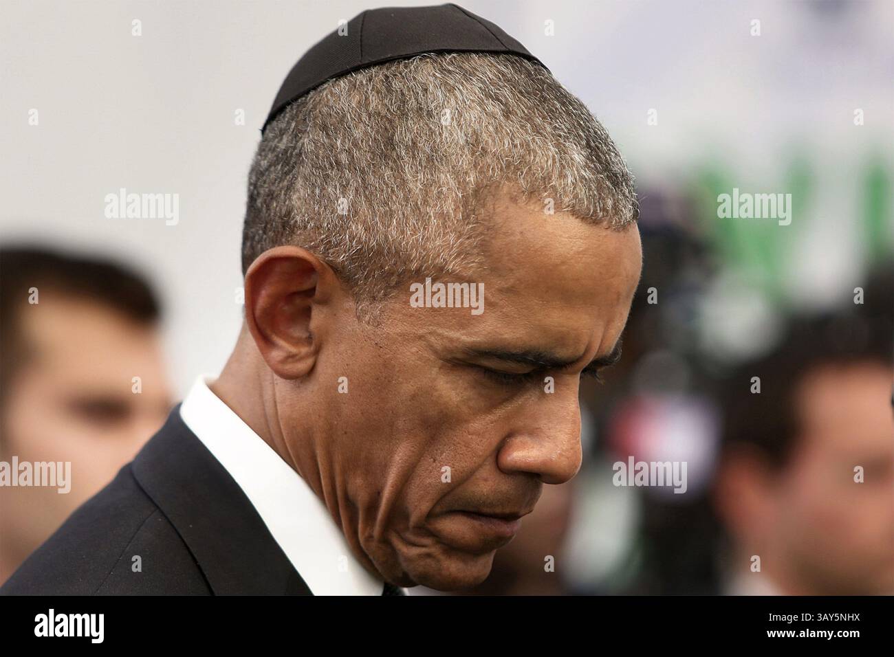 30. September 2016: Jerusalem, ISRAEL – US-Präsident Barack Obama nimmt an der Beerdigung des ehemaligen israelischen Präsidenten und Premierministers Shimon Peres auf dem Mount Herzl National Cemetery in Jerusalem Teil. Freitag, 30. September 2016. Shimon Peres wurde am Freitag in einer Zeremonie, an der Tausende von Bewunderern und Dutzende internationaler Würdenträger teilnahmen, in Ã¢â‚¬ÅÃ¯Â¿Â½Ã¯Â¿Â½ÃÂ® zur letzten Hommage an einen Mann, der die Geschichte Israels während einer bemerkenswerten politischen Karriere von sieben Jahrzehnten verkörperte und der von vielen als Visionär und Symbol für Hoffnungen auf den Frieden im Mittleren Osten gesehen wurde. (Kreditbild: © Prensa Inte Stockfoto