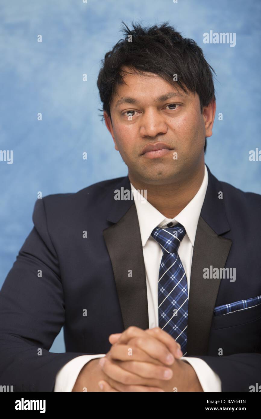 12. November 2016 - Hollywood, Kalifornien, USA - SAROO BRIERLEY Drehbuchautor des Films „Lion“. Saroo Brierley (* 1981 in Australien) ist ein australischer Geschäftsmann, der von seiner leiblichen Mutter getrennt, von einem austalischen Paar adoptiert und 25 Jahre später mit seiner leiblichen Mutter wieder vereint wurde. Seine Geschichte sorgte für große Aufmerksamkeit in den internationalen Medien, insbesondere in Australien und Indien. Er schrieb ein Buch über seine Erfahrungen mit dem Titel A Long Way Home, das für einen Film mit dem Titel „Löwe“ adaptiert wurde. (Bild: © Armando Gallo/Arga Images/ZUMA Studio) Stockfoto