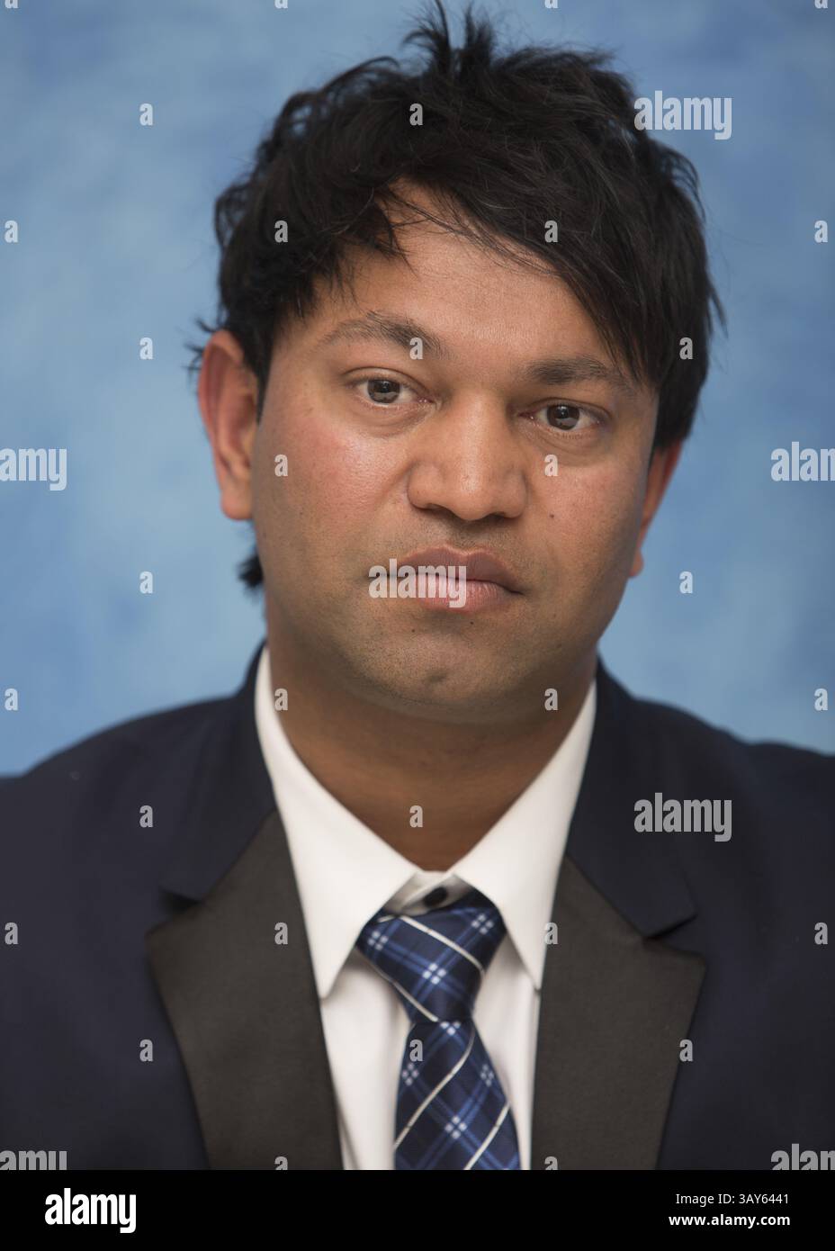 12. November 2016 - Hollywood, Kalifornien, USA - SAROO BRIERLEY Drehbuchautor des Films „Lion“. Saroo Brierley (* 1981 in Australien) ist ein australischer Geschäftsmann, der von seiner leiblichen Mutter getrennt, von einem austalischen Paar adoptiert und 25 Jahre später mit seiner leiblichen Mutter wieder vereint wurde. Seine Geschichte sorgte für große Aufmerksamkeit in den internationalen Medien, insbesondere in Australien und Indien. Er schrieb ein Buch über seine Erfahrungen mit dem Titel A Long Way Home, das für einen Film mit dem Titel „Löwe“ adaptiert wurde. (Bild: © Armando Gallo/Arga Images/ZUMA Studio) Stockfoto