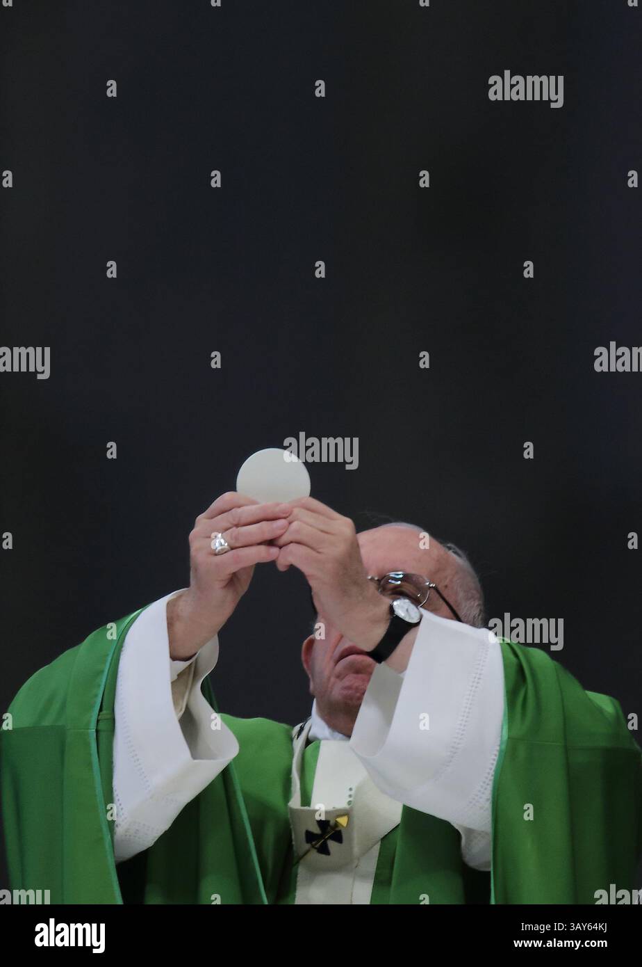 13. November 2016 - Staat Vatikanstadt (Heiliger Stuhl) - PAPST FRANZISKUS feiert im Petersdom im Vatikan eine Messe zum Jubiläum für die Armen, Obdachlosen, Ausgegrenzten und Ausgegrenzten. (Foto: © Evandro Inetti Via ZUMA Wire) Stockfoto
