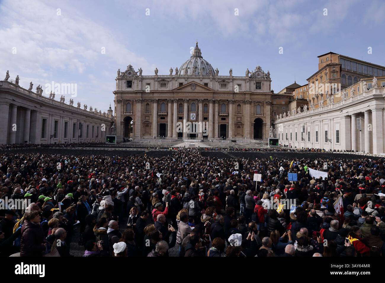 13. November 2016 - Staat Vatikanstadt (Heiliger Stuhl) - PAPST FRANZISKUS führt das Angelusgebet aus dem Fenster des Apostolischen Gebäudes auf dem Petersplatz im Vatikan. (Foto: © Evandro Inetti Via ZUMA Wire) Stockfoto