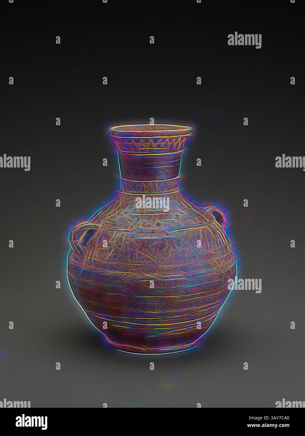 Ein aufwendig gestaltetes Töpfergefäß mit zarten Linien und einem dekorativen Rand, das Handwerkskunst aus einer vergangenen Zeit zeigt., Glas mit gekämmtem Design, Unbekannt, östliche Han-Dynastie, um 50, Grüne Glasur, Steingut, 13-1/4 x 10-1/2 (Durchm.) Chinesische, asiatische Kunst, klassische Kunst mit einem modernen Touch, neu interpretiert von Artotop Stockfoto