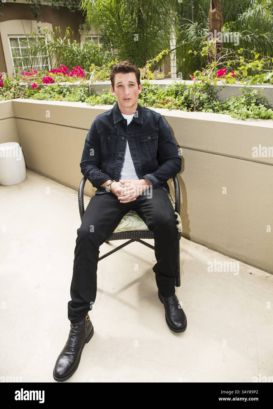 29. Oktober 2016 - Hollywood, Kalifornien, USA - MILES TELLER wirbt für den Film „Bleed for This“. Miles Alexander Teller (* 20. Februar 1987) ist ein US-amerikanischer Schauspieler. Geboren in Pennsylvania und Alumnus der Tisch School of Arts der NYU, trat er in mehreren Kurzfilmen und Fernsehfilmen auf, bevor er 2010 sein Spielfilmdebüt in Rabbit Hole gab. Er hatte Nebenrollen in Footloose (2011) und Project X (2012), bevor er für seine führende Rolle als Sutter Keely in The Spectacular Now (2013), für die er mit dem Sonderpreis der Jury des Sundance Film Festival ausgezeichnet wurde, kritisch gelobt wurde Stockfoto