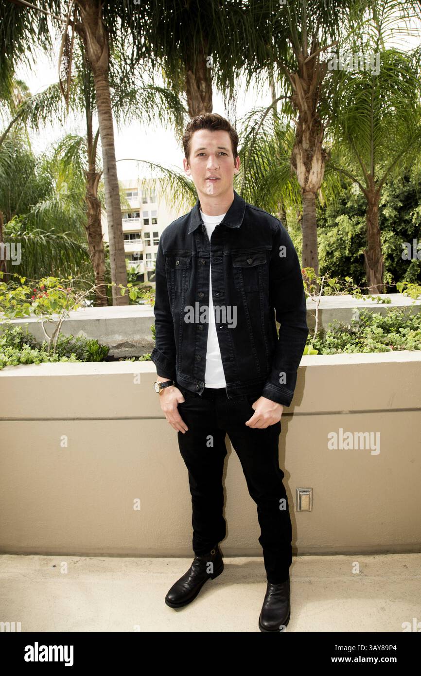 29. Oktober 2016 - Hollywood, Kalifornien, USA - MILES TELLER wirbt für den Film „Bleed for This“. Miles Alexander Teller (* 20. Februar 1987) ist ein US-amerikanischer Schauspieler. Geboren in Pennsylvania und Alumnus der Tisch School of Arts der NYU, trat er in mehreren Kurzfilmen und Fernsehfilmen auf, bevor er 2010 sein Spielfilmdebüt in Rabbit Hole gab. Er hatte Nebenrollen in Footloose (2011) und Project X (2012), bevor er für seine führende Rolle als Sutter Keely in The Spectacular Now (2013), für die er mit dem Sonderpreis der Jury des Sundance Film Festival ausgezeichnet wurde, kritisch gelobt wurde Stockfoto
