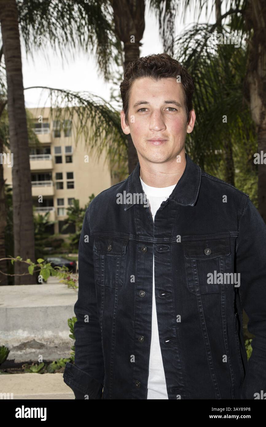 29. Oktober 2016 - Hollywood, Kalifornien, USA - MILES TELLER wirbt für den Film „Bleed for This“. Miles Alexander Teller (* 20. Februar 1987) ist ein US-amerikanischer Schauspieler. Geboren in Pennsylvania und Alumnus der Tisch School of Arts der NYU, trat er in mehreren Kurzfilmen und Fernsehfilmen auf, bevor er 2010 sein Spielfilmdebüt in Rabbit Hole gab. Er hatte Nebenrollen in Footloose (2011) und Project X (2012), bevor er für seine führende Rolle als Sutter Keely in The Spectacular Now (2013), für die er mit dem Sonderpreis der Jury des Sundance Film Festival ausgezeichnet wurde, kritisch gelobt wurde Stockfoto