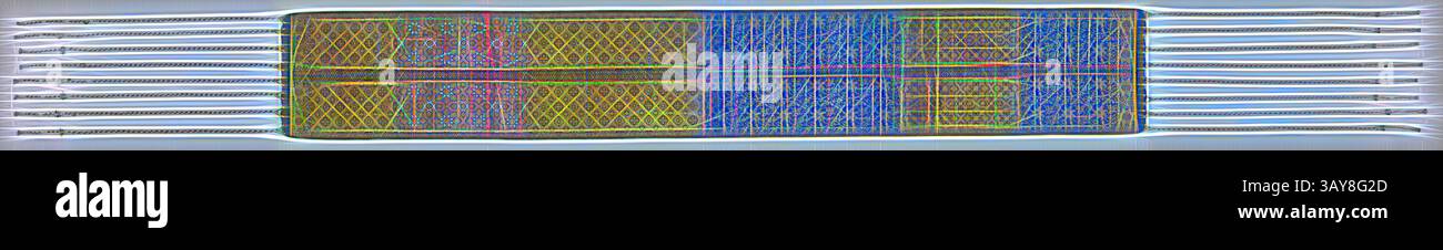 Eine detaillierte Ansicht eines komplexen elektronischen Schaltkreises mit komplexen Mustern und Verbindungen in leuchtenden Farben, die das anspruchsvolle Design von Mikrochips und elektronischen Komponenten hervorheben., Damengürtel (Hezam), marokkanisch, ca. 1900, Seide mit Metallfäden und Pailletten, 124 x 12 Zoll. (Mit Fransen), Textil- und Modekunst, klassische Kunst mit modernem Touch, neu interpretiert von Artotop Stockfoto
