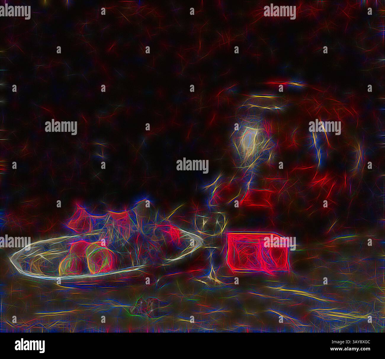 Eine dekorative Platte mit verschiedenen Früchten sitzt neben einem Glas und einer lebendigen Box, die alle mit einem ätherischen Leuchten vor einem dunklen Hintergrund beleuchtet sind., Big Messing Bowl, William Merritt Chase (amerikanisch, 1849-1916), ca. 1899, Öl auf Leinwand, 35-1/4 x 40 cm. (Leinwand) 44-1/2 x 49-3/4 x 4-3/4 Zoll (Gerahmt), signiert, unten links: WM. M. Chase, amerikanische Malerei und Skulptur bis 1945, Klassische Kunst mit einem modernen Twist von Artotop Stockfoto