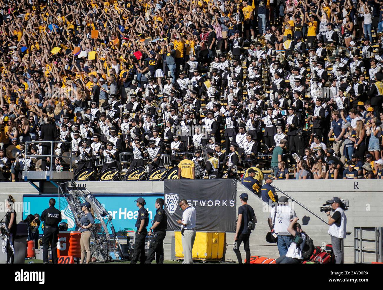 OKTOBER 2016: Die Berkeley U.S. CA - Kalifornien Band beim NCAA Football Spiel zwischen Utah Utes und den California Golden Bears 28-23 gewinnt im California Memorial Stadium. Thurman James/CSM(Credit Image: &Copy; Thurman James/Cal Sport Media via ZUMA Wire) Stockfoto