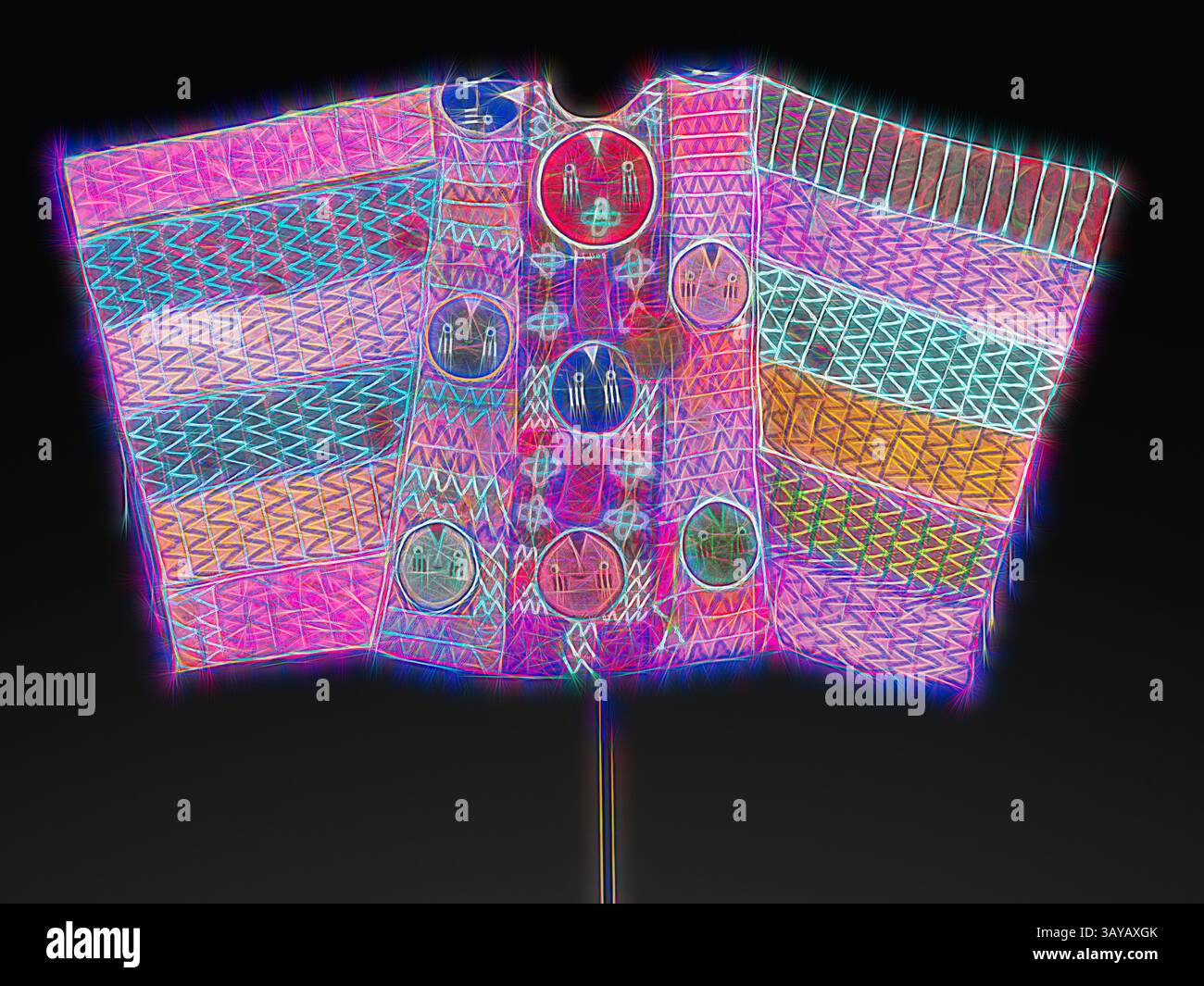 Ein lebendiges Kleid mit komplexen geometrischen Mustern und farbenfrohen Motiven, das eine Mischung aus traditioneller Kunst und zeitgenössischem Flair zeigt., Zeremonialgewand des Königs, Yoruba People, 1925-1950, Samt, Baumwolle, importierte Glasperlen, 73 x 46 x 1 Zoll, Textil- und Modekunst, klassische Kunst mit einem modernen Twist, neu interpretiert von Artotop Stockfoto